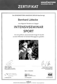 ZERTIFIKAT ::: SENSOMOTORIK AKADEMIE BERLIN - Intensivseminar Sport: Bernhard Lüttecke ist qualifiziert, sensomotorische Einlagen für Sportler zu einem Hilfsmittel mit höchstem Wirkungsgrad zu gestalten.