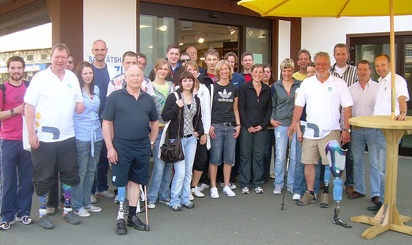 Die Teilnehmer der Fortbildungsveranstaltung 'Gehschulseminar mit Prothesen-Komponenten nach Dr. Robert Gailey' am 20. April 2009 im Sanitätshaus Kienzle.